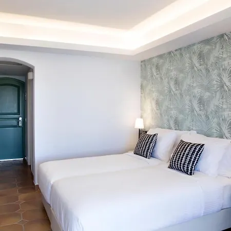 & Hotel